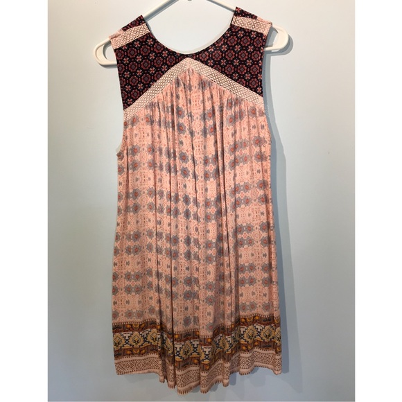 En Cremé print dress with pockets! - Picture 2 of 4